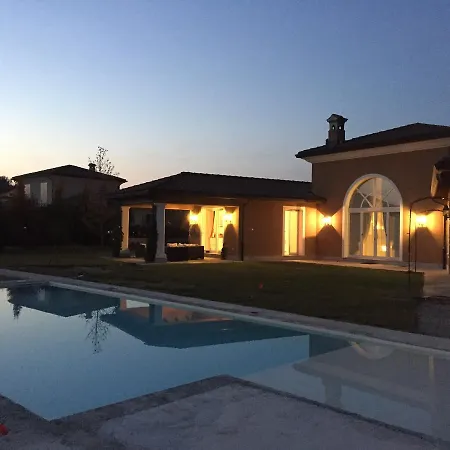 וילה Front Row Golf *